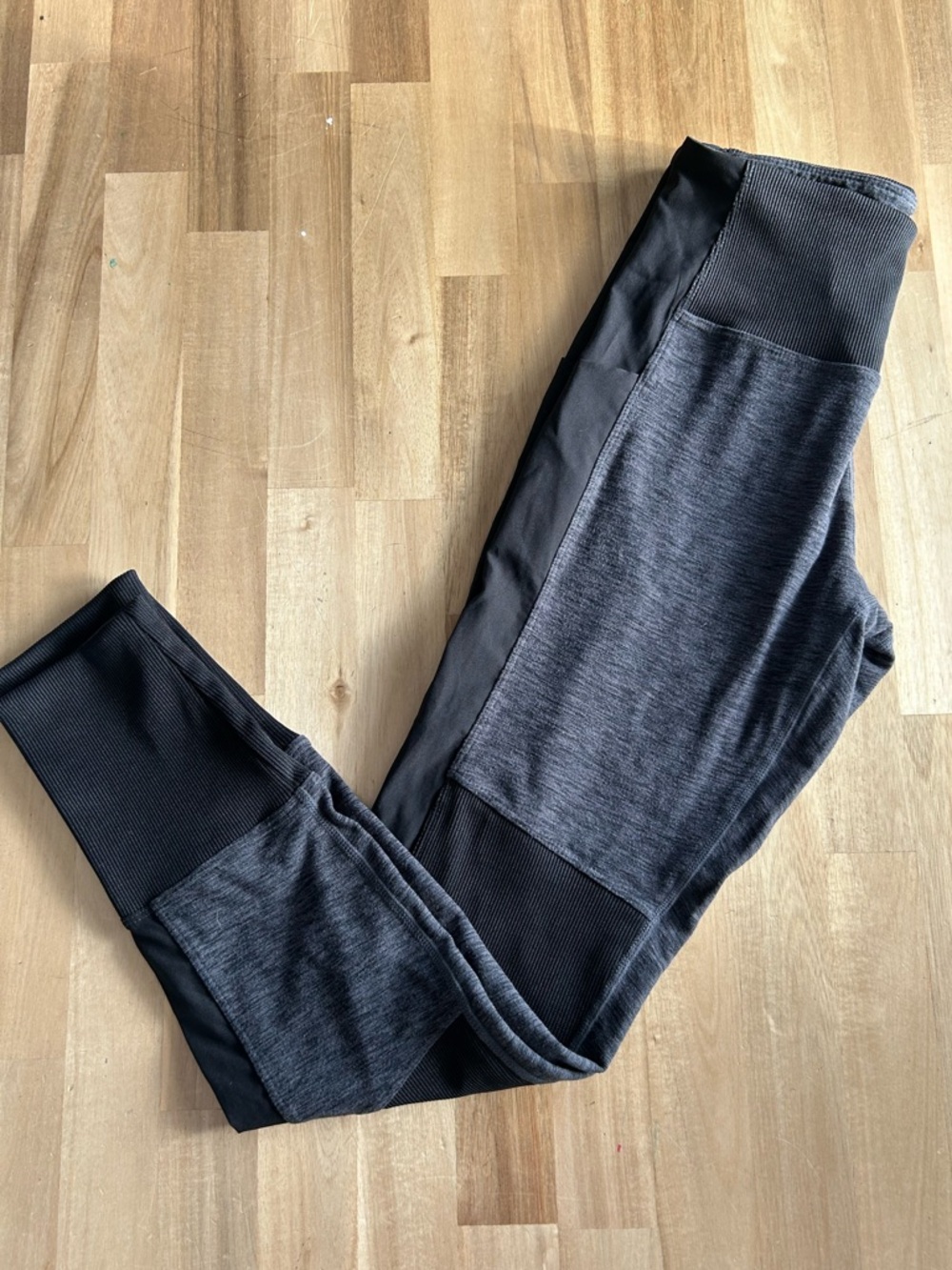 Black Mountain Legging taille haute – Gris & noir – Confort sport - Picture 2 of 4
